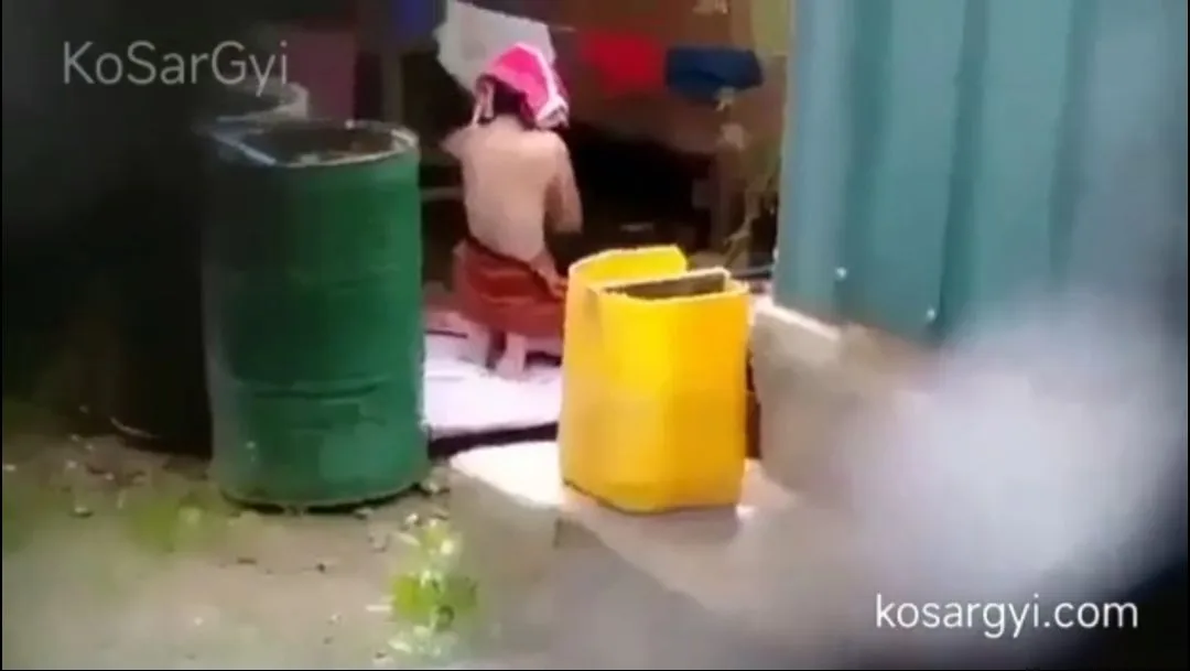 ရေချိုးချောင်းရိုက် (၁၁) – A Girl Bathing Naked – Myanmar Porn Archive
