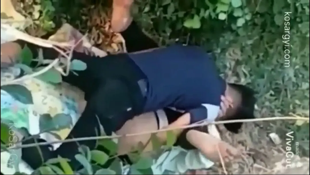 ချုံထဲမှာကြုံးတဲ့အတွဲ – Couple Having Outdoor Sex In The Bush – Myanmar Porn Archive