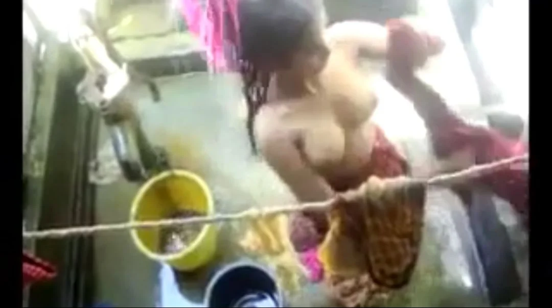 ရေချိုးချောင်းရိုက် (၁၃) – Teen Girls Shower In The Bathroom – Homemade New