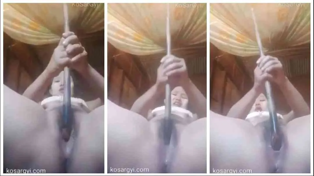 ဒုတ်ကောက်နဲ့ဆော်တဲ့ မမအဆီတဝဲဝဲ – မြန်မာအောကားအာခိုက်