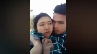 တောထဲမှာ မြန်မာမလေး ဖုတ်ခံရတဲ့ကား – Myanmar Porn Archive