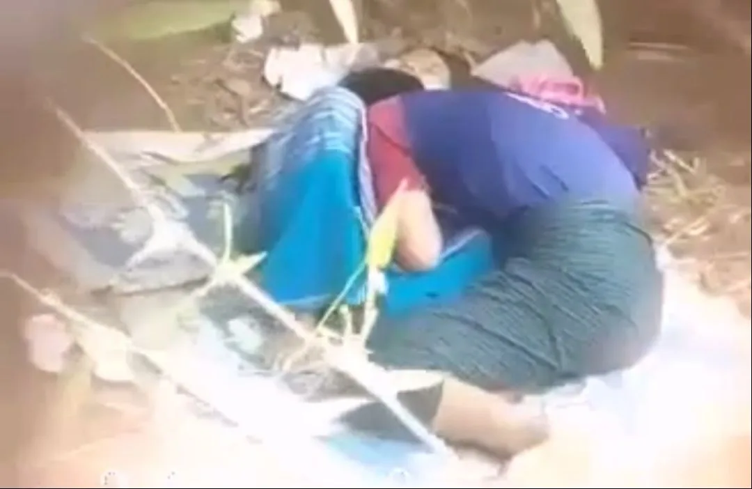 မြန်မာ ချောင်းရိုက် (၅၀) – ဆယ်ကျော်သက်စုံတွဲ အပြင်မှာ ချိန်းတွေ့ရင်း စောက်ပတ်နှိုက်ကား – မြန်မာအောကားအာခိုက်